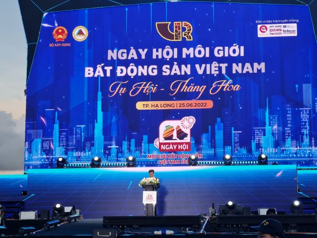 Ông Nguyễn Văn Đính, Chủ tịch Hội Môi giới Bất động sản Việt Nam (VARS) nhấn mạnh, cần sự ủng hộ thiết thực nhất cho cộng đồng môi giới bất động sản Việt Nam